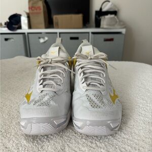 Mizuno White and Yellow Athletic Shoes